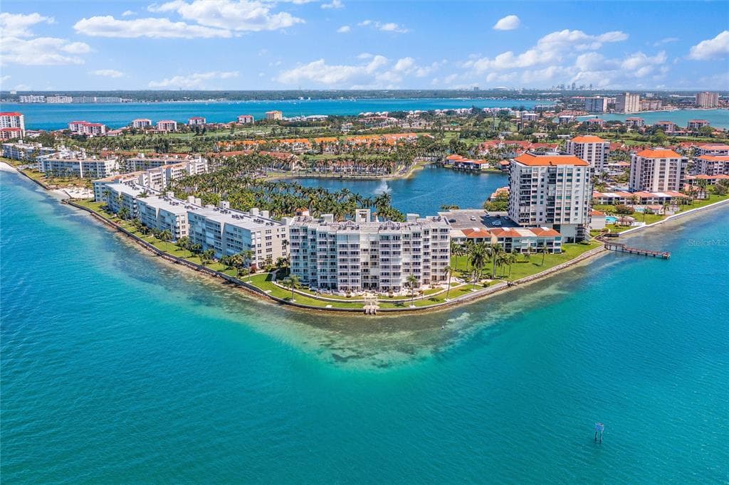 6105 BAHIA DEL MAR CIRCLE UNIT 386 ST PETERSBURG, FL 33715
