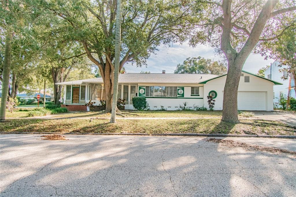 100 17TH AVENUE N ST PETERSBURG, FL 33704