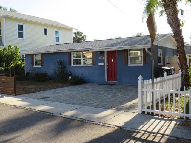 1024 N GRANVILLE COURT N ST PETERSBURG, FL 33701