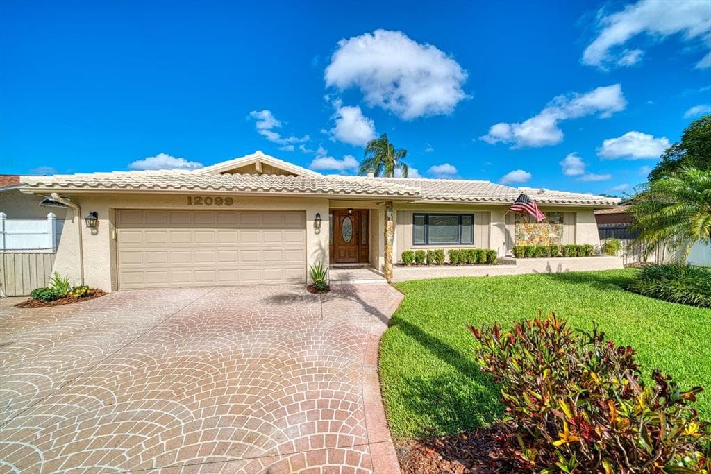12099 KAY DRIVE SEMINOLE, FL 33772