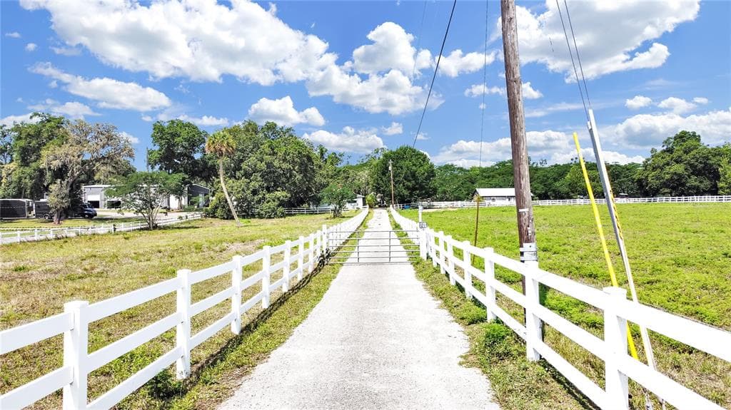 408 N TAYLOR ROAD SEFFNER, FL 33584