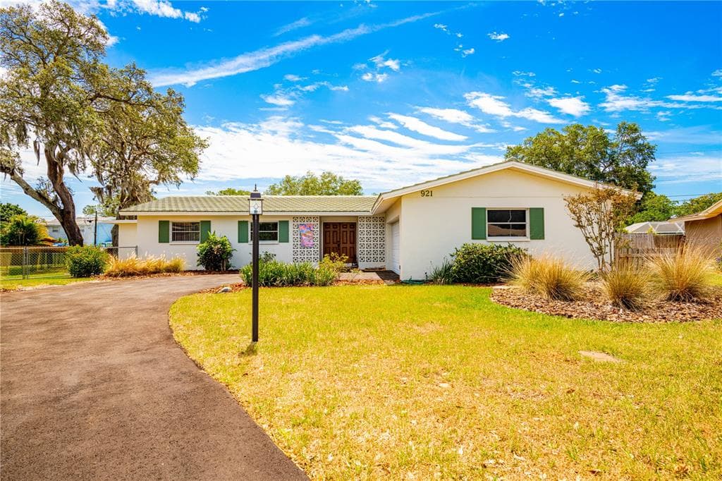 921 STEPHEN FOSTER DRIVE LARGO, FL 33771
