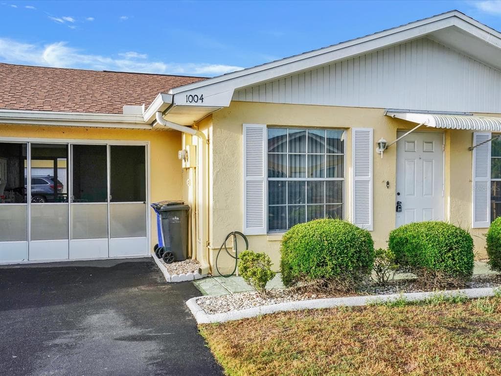 1004 WARWICK COURT SUN CITY CENTER, FL 33573