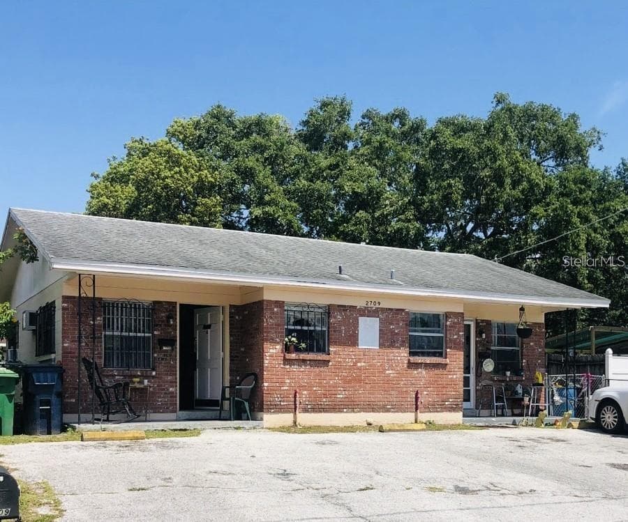 2709 W SAINT LOUIS STREET TAMPA, FL 33607
