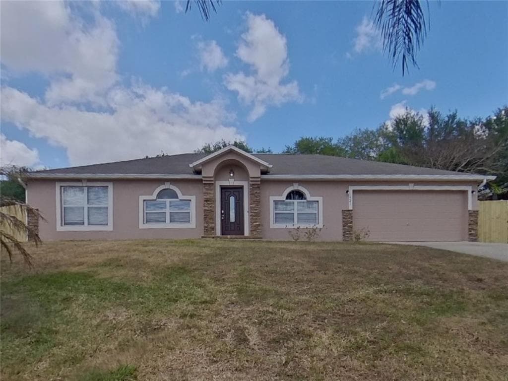 921 JAYHIL DRIVE MINNEOLA, FL 34715