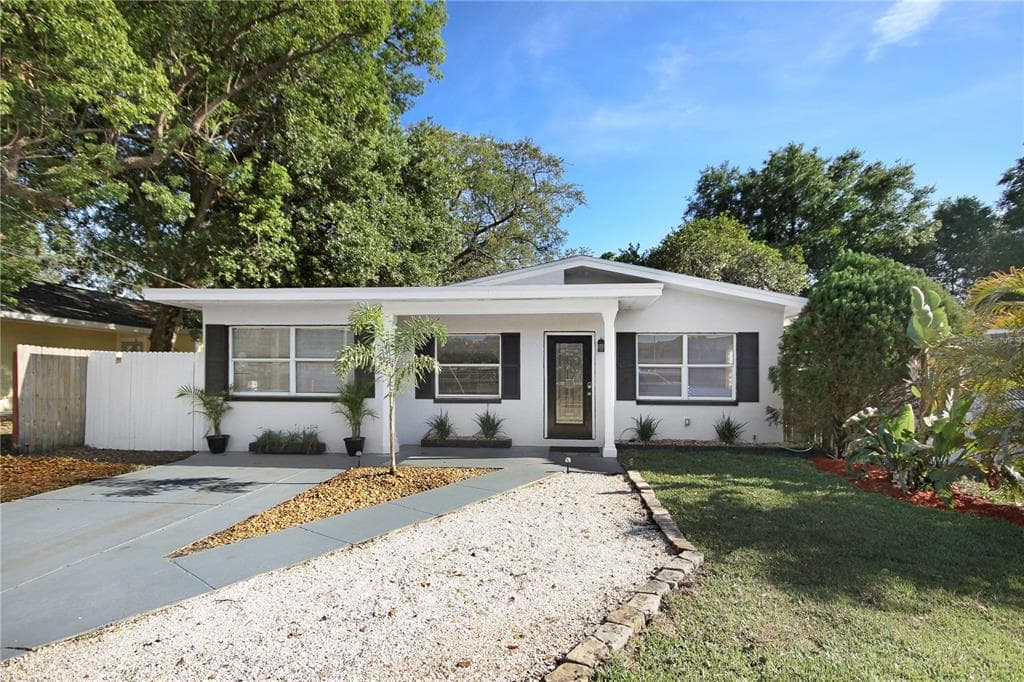 538 PINE STREET TARPON SPRINGS, FL 34689