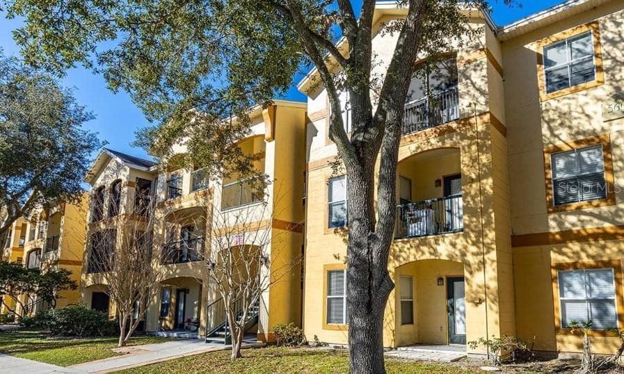 5604 PINNACLE HEIGHTS CIRCLE UNIT 102 TAMPA, FL 33624