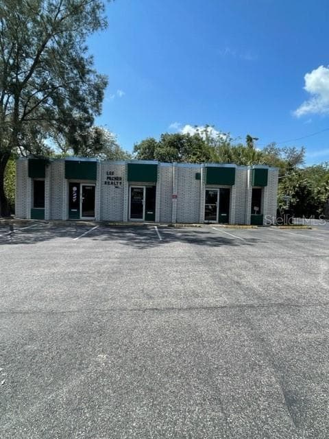2002 W BUSCH BOULEVARD