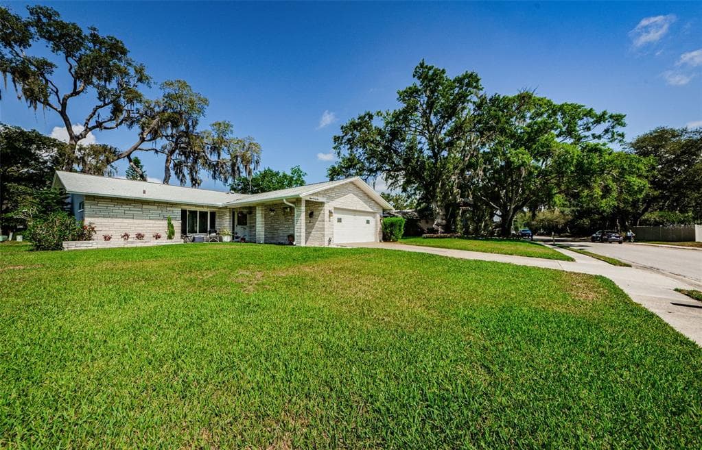 1525 E DORCHESTER DRIVE PALM HARBOR, FL 34684
