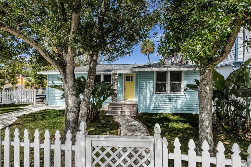 932 HIGHLAND AVENUE DUNEDIN, FL 34698