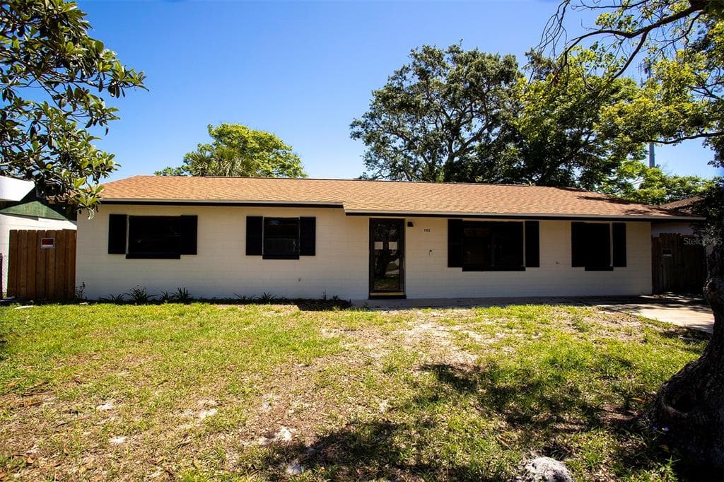 1953 LINDA AVENUE ORMOND BEACH, FL 32174