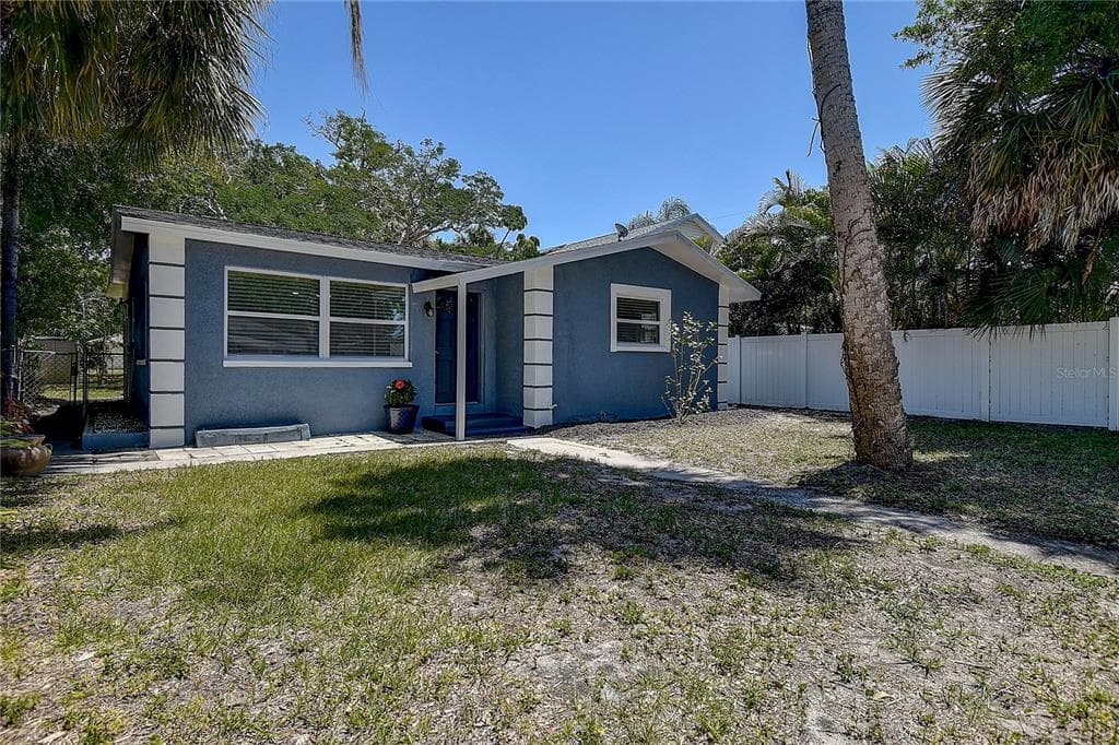 319 BATH STREET TARPON SPRINGS, FL 34689