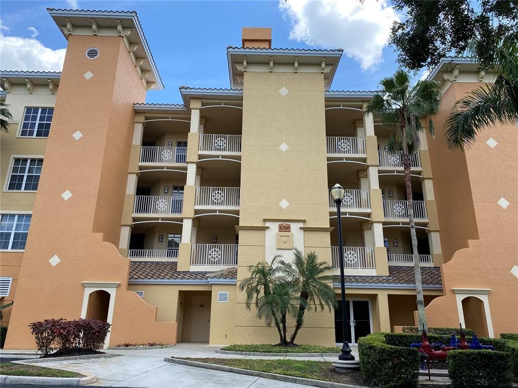 6360 WATERCREST WAY UNIT 302 LAKEWOOD RANCH, FL 34202