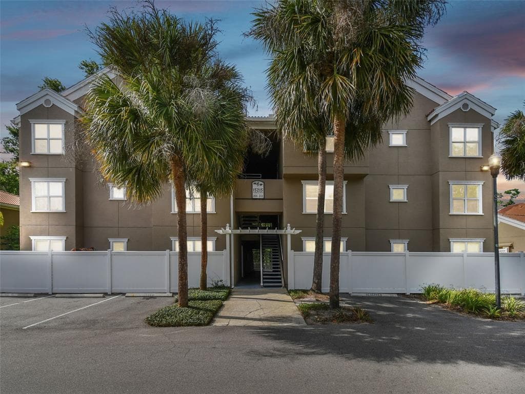 15215 AMBERLY DRIVE UNIT 212 TAMPA, FL 33647