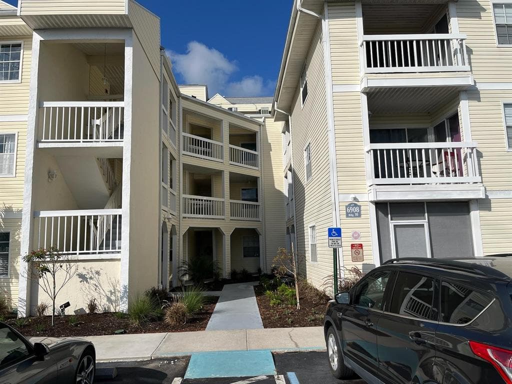 6908 STONES THROW CIRCLE N UNIT 10207 ST PETERSBURG, FL 33710