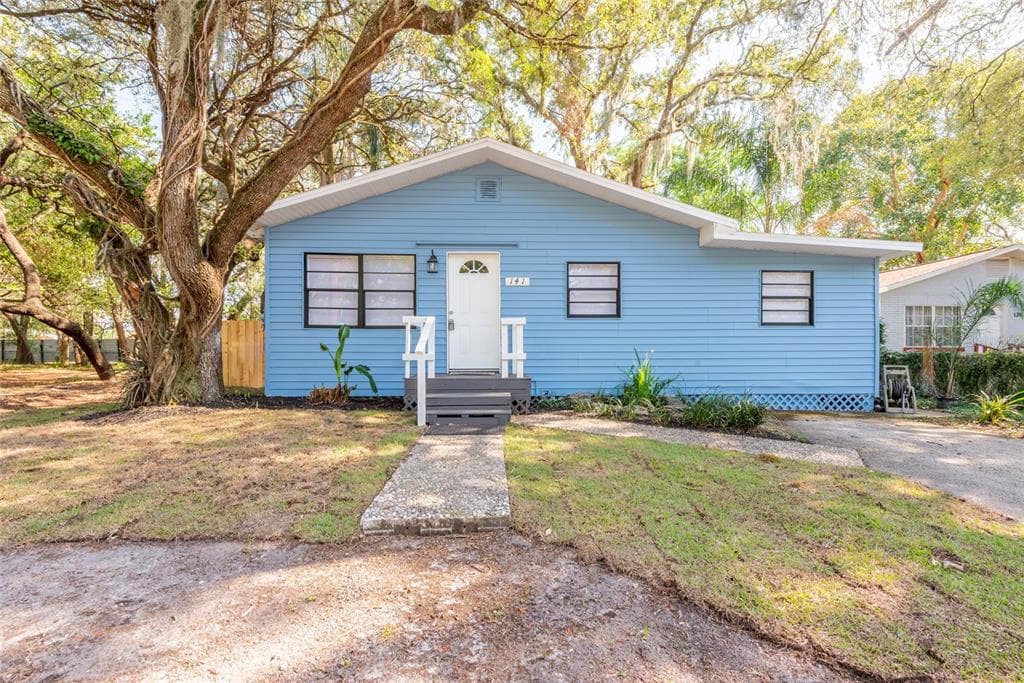 141 E 145TH AVENUE TAMPA, FL 33613