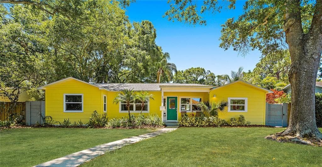 230 33RD AVENUE N ST PETERSBURG, FL 33704