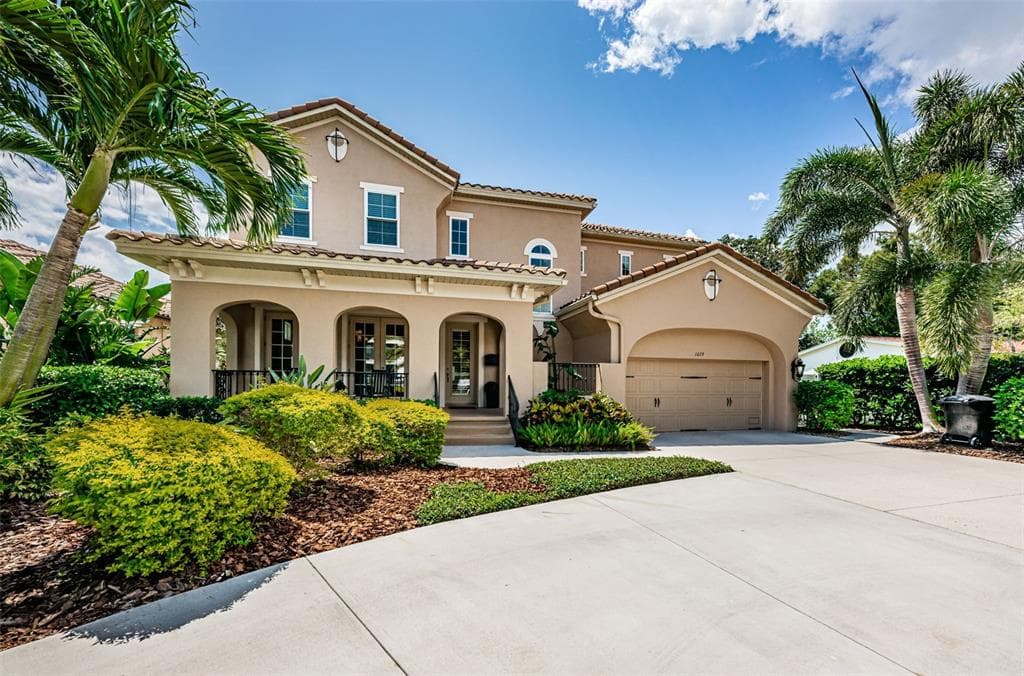1079 SNELL ISLE BOULEVARD NE ST PETERSBURG, FL 33704