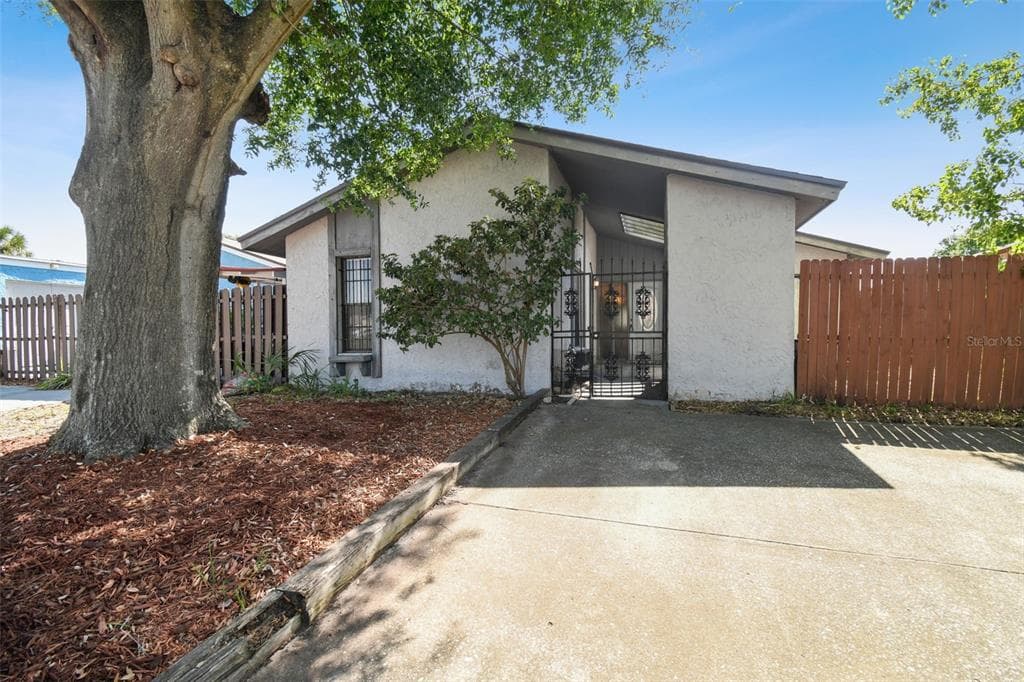 10509 BRYNWOOD LANE TAMPA, FL 33624