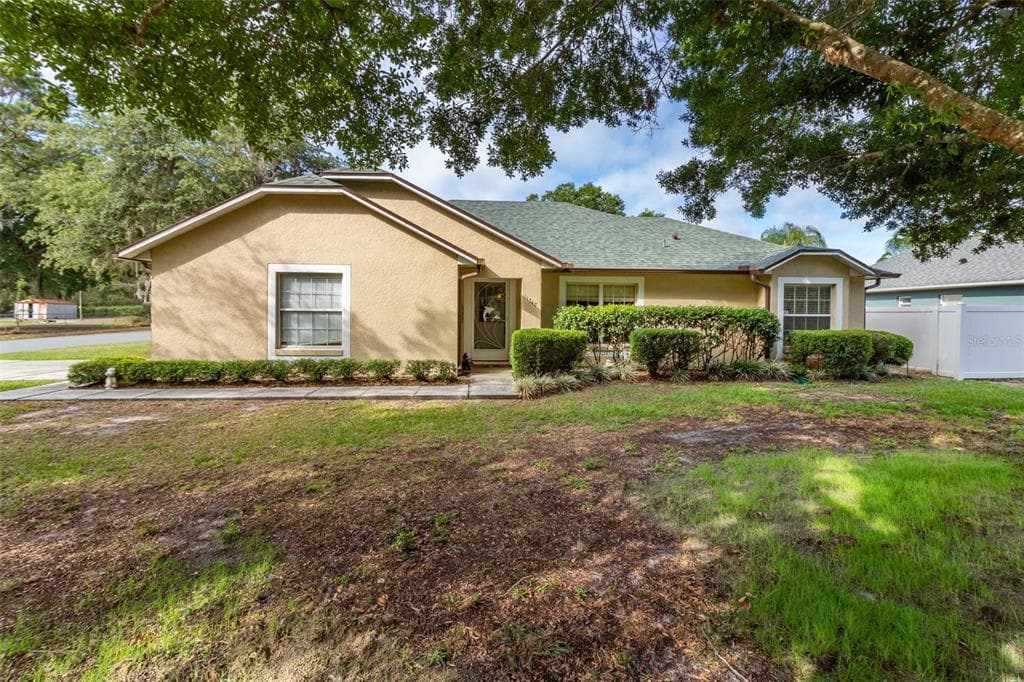 11748 OCKLAWAHA DRIVE LEESBURG, FL 34788