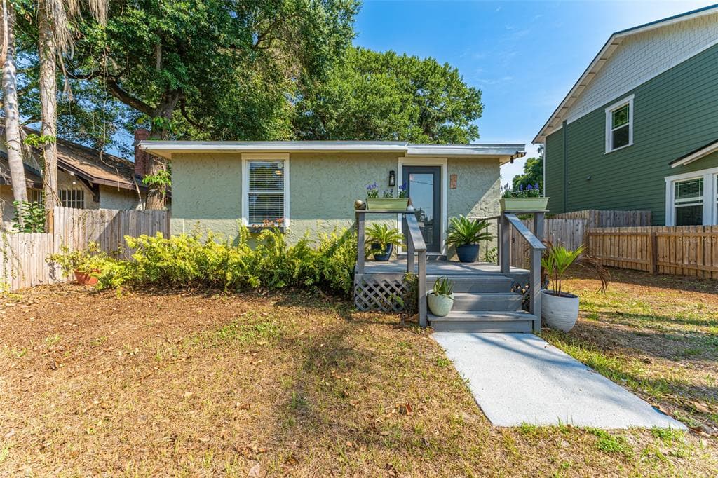 1504 E KNOLLWOOD STREET TAMPA, FL 33610