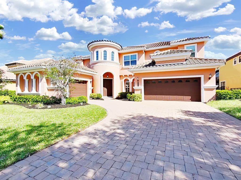 8421 DUNHAM STATION DRIVE TAMPA, FL 33647