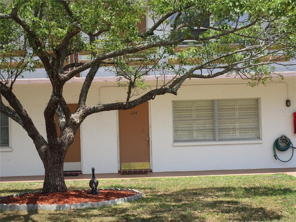 6015 19TH STREET N UNIT 104 ST PETERSBURG, FL 33714