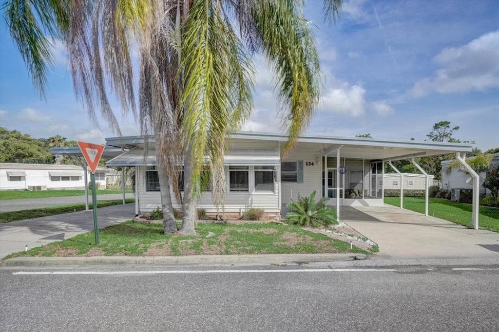 134 AZALEA TRAIL LEESBURG, FL 34748