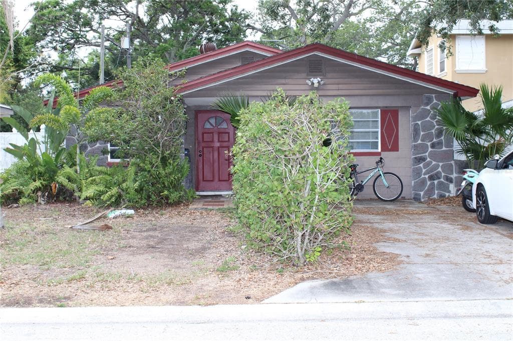 5611 BURLINGTON AVENUE N ST PETERSBURG, FL 33710