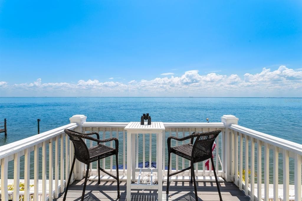 5042 COQUINA KEY DRIVE SE ST PETERSBURG, FL 33705