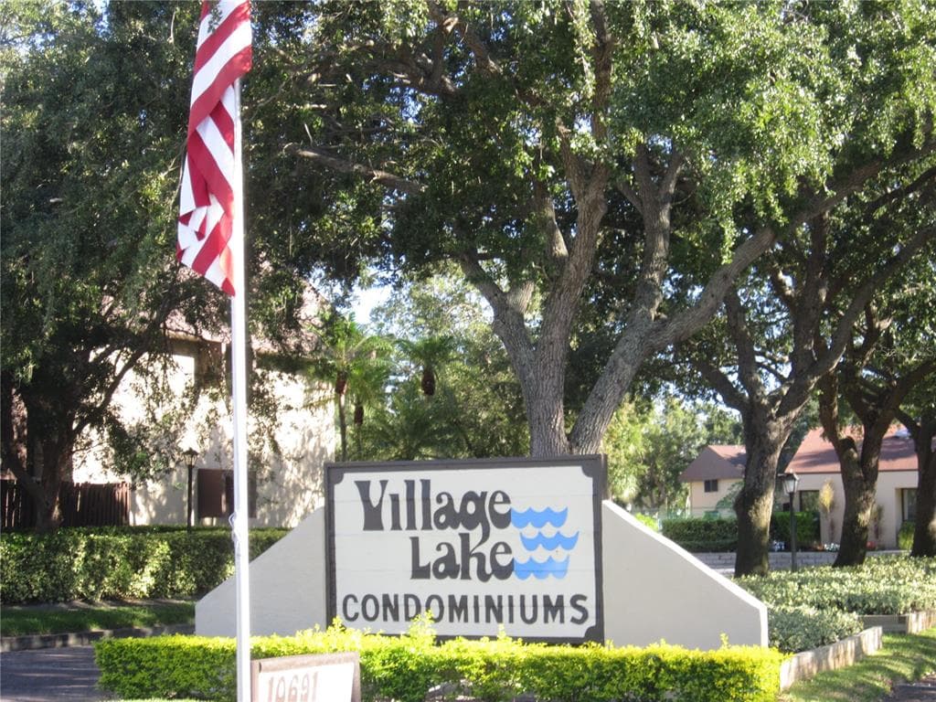 850 VILLAGE LAKE TERRACE N UNIT 202 ST PETERSBURG, FL 33716