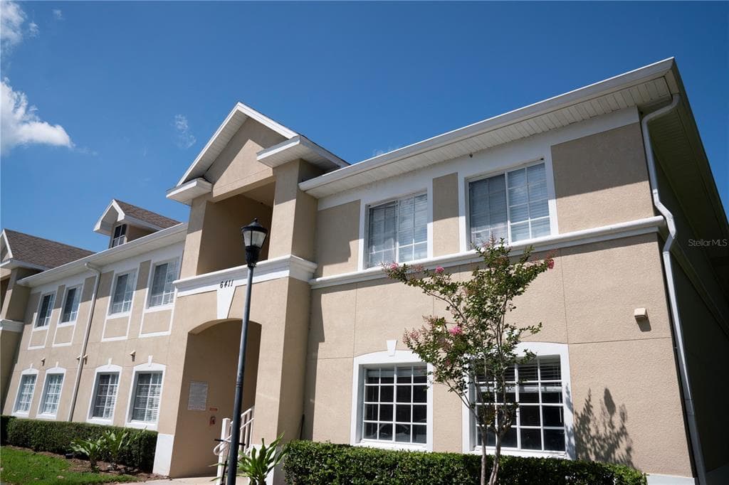 6411 HOLLYDALE PLACE UNIT 102 RIVERVIEW, FL 33578