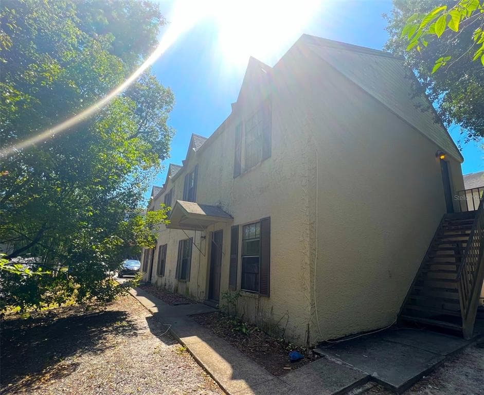 8804 N ORANGEVIEW AVENUE UNIT B TAMPA, FL 33617