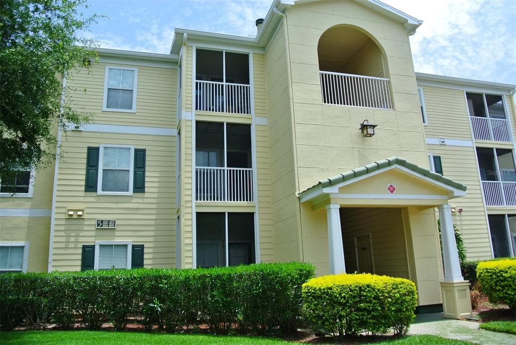 18359 BRIDLE CLUB DRIVE TAMPA, FL 33647