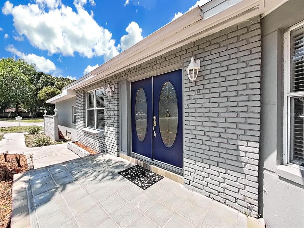 2301 W ELDRED DRIVE TAMPA, FL 33603