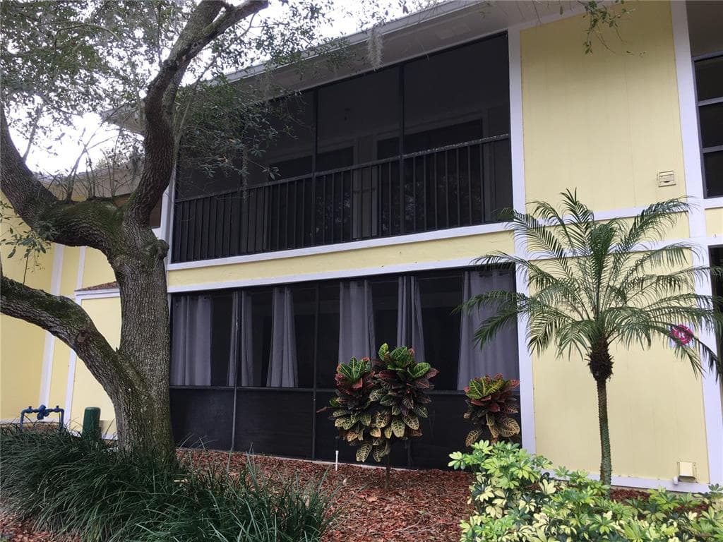 3295 FOX CHASE CIRCLE N UNIT 205 PALM HARBOR, FL 34683