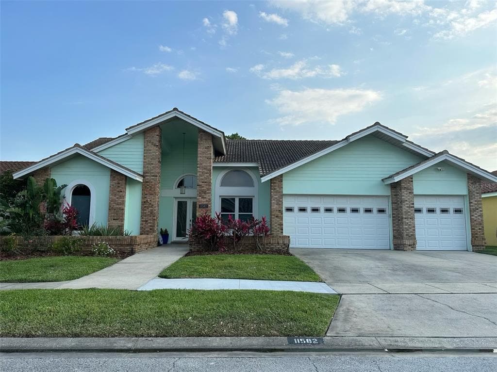11582 SHELLY CIRCLE SEMINOLE, FL 33772
