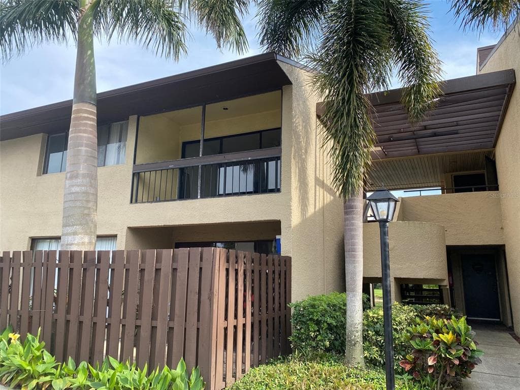 850 VILLAGE LAKE TERRACE N UNIT 201 ST PETERSBURG, FL 33716