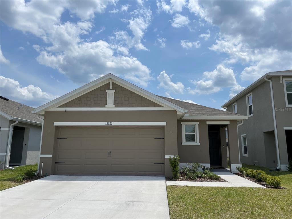 32582 CANYONLANDS DRIVE WESLEY CHAPEL, FL 33545