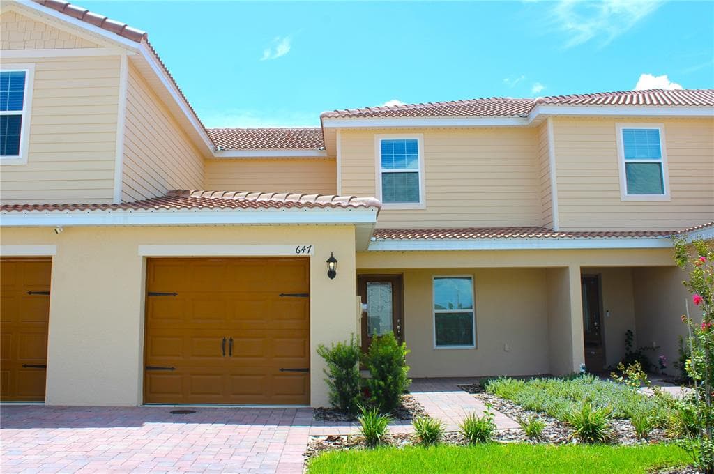 647 BAY LEAF DRIVE POINCIANA, FL 34759