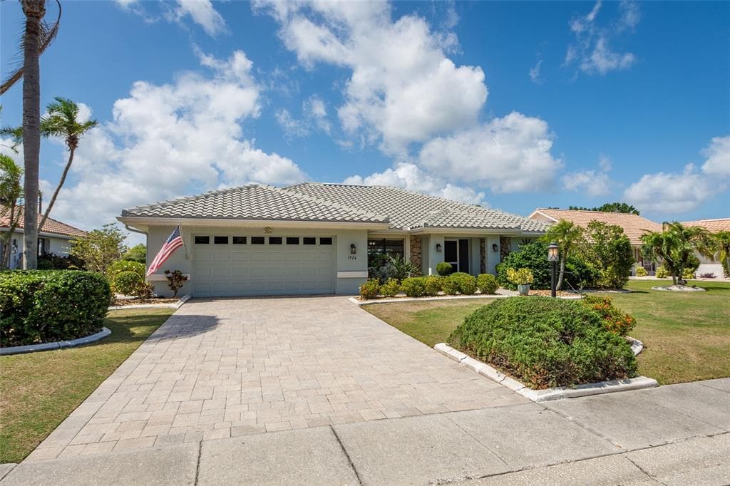 1924 NEW BEDFORD DRIVE SUN CITY CENTER, FL 33573