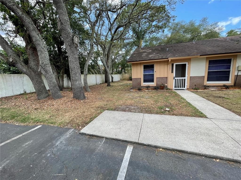 5002 GAINSVILLE DRIVE TEMPLE TERRACE, FL 33617
