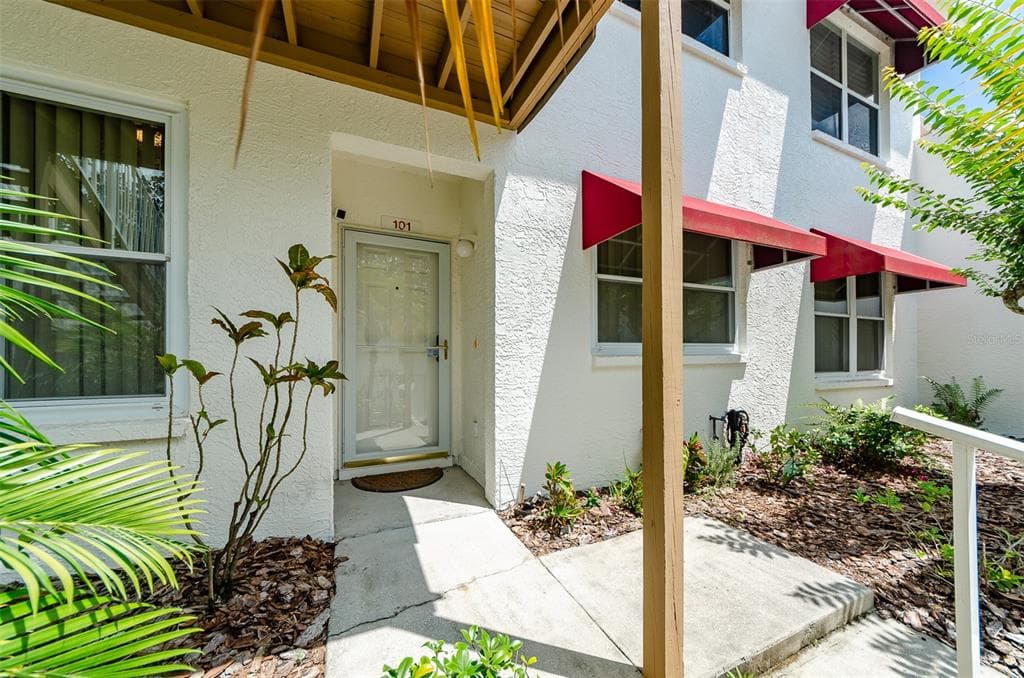 1420 WATER VIEW DRIVE W UNIT 101 LARGO, FL 33771