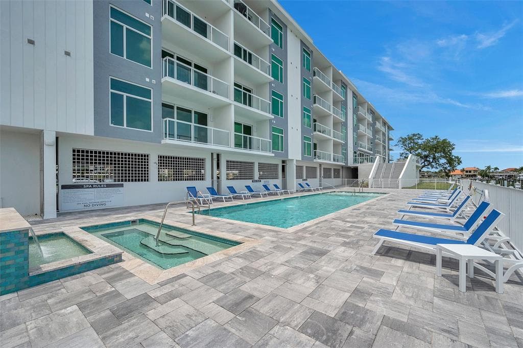415 ISLAND WAY UNIT 304