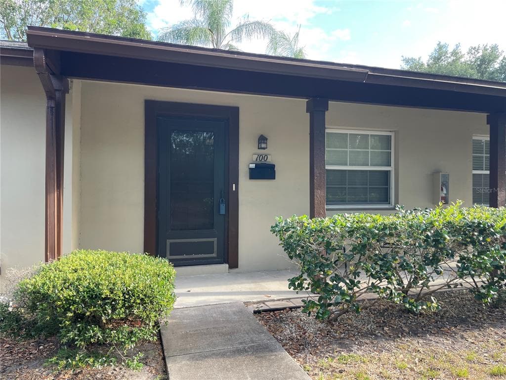 4215 E BAY DRIVE UNIT 100 CLEARWATER, FL 33764