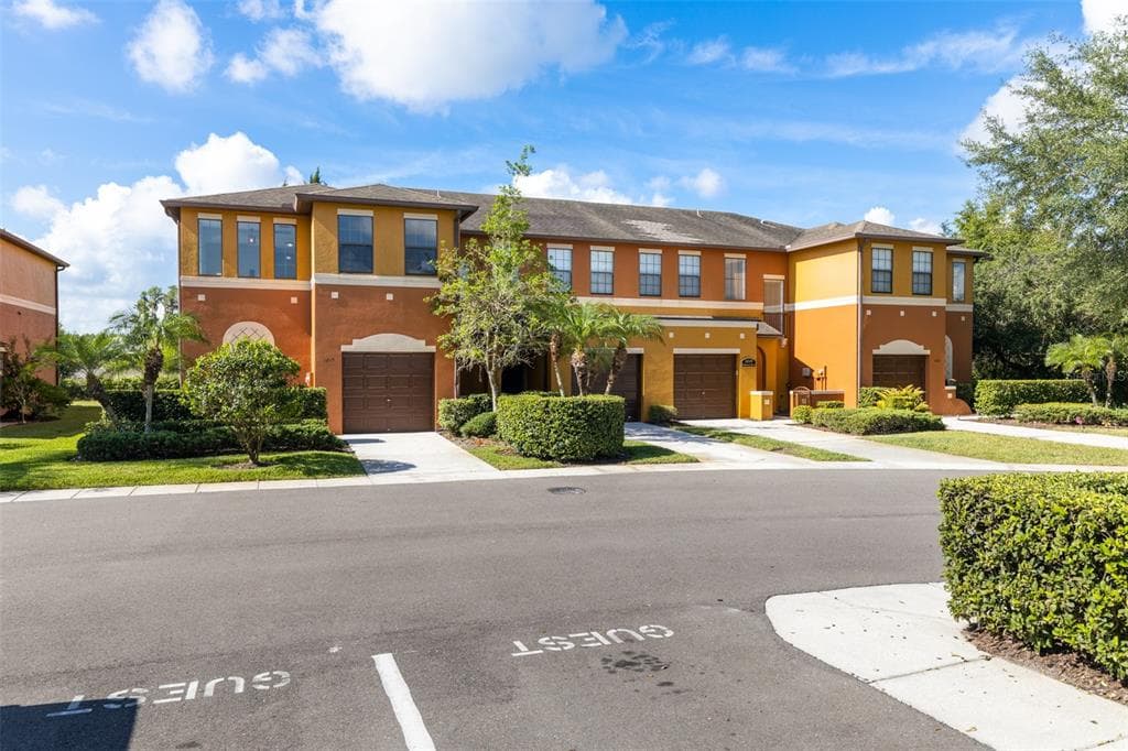 1015 TULLAMORE DRIVE WESLEY CHAPEL, FL 33543