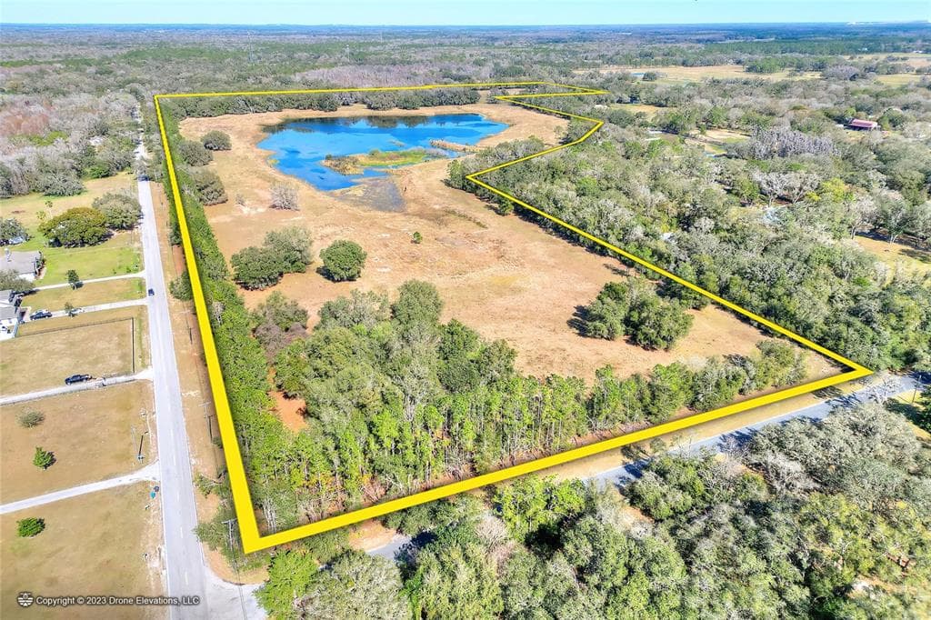 8609 BACK ROAD PLANT CITY, FL 33565