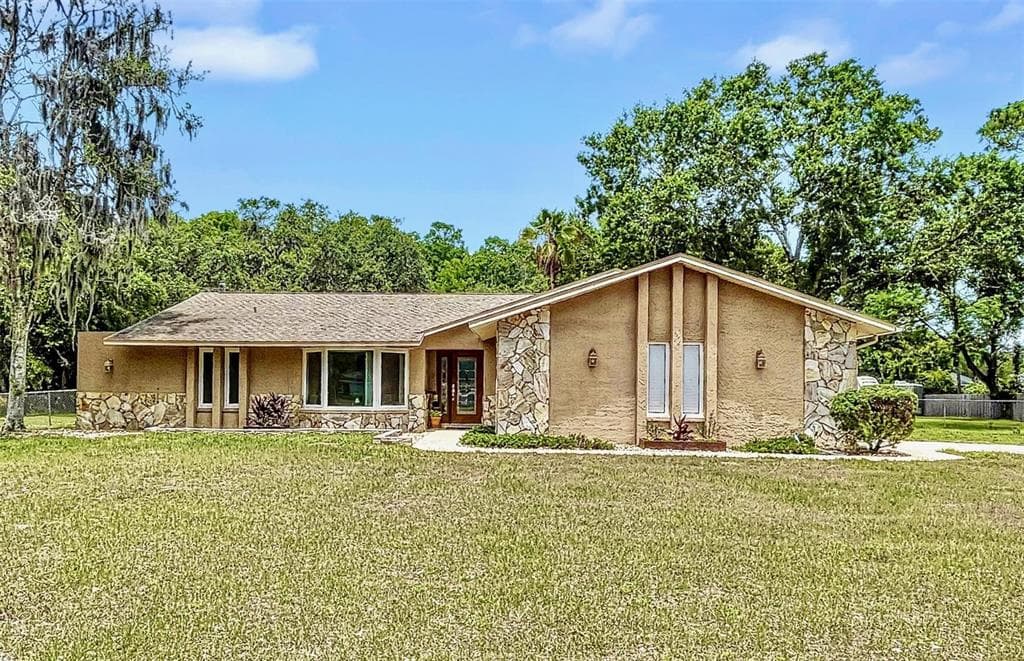 10297 LAKEVIEW DRIVE NEW PORT RICHEY, FL 34654