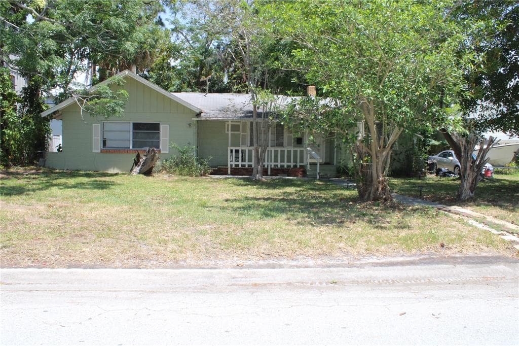 1745 MASSACHUSETTS AVENUE NE ST PETERSBURG, FL 33703