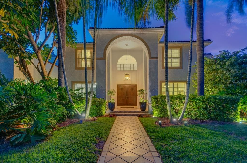 355 21ST AVENUE NE ST PETERSBURG, FL 33704